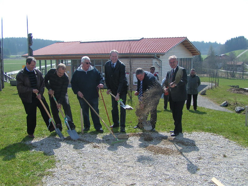 04-Turm-18.4.08.jpg - Der erste Spatenstich mit Herrn Bürgermeister Himmer