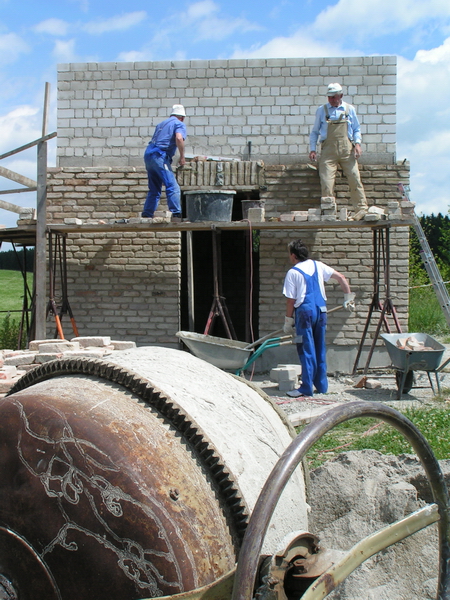 Turm-2009-06-18_1_600.jpg - 18.6.09 - Die Profis übernehmen die sichtbare Aussenhülle