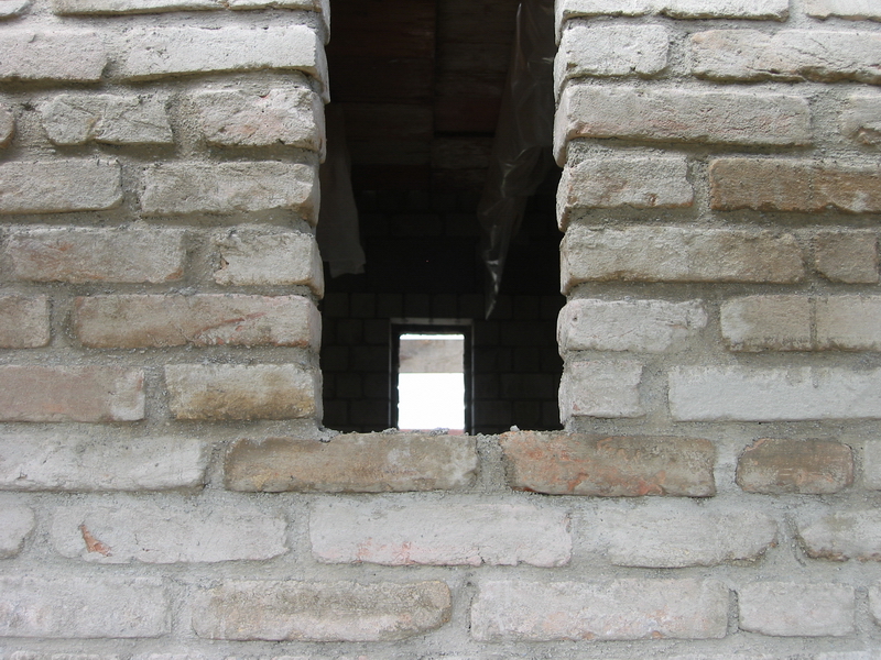 Turm-28-6-09-4x.jpg - 28.6.09 - Fenster und Schießscharte in einem