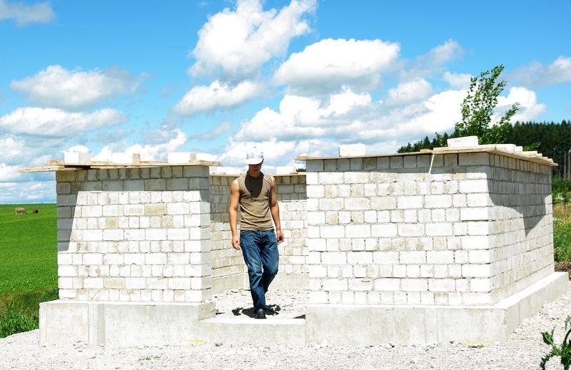 Turm-3.8.08-1.jpg - 3.8.08 - die Mauer ist schon fast mannshoch